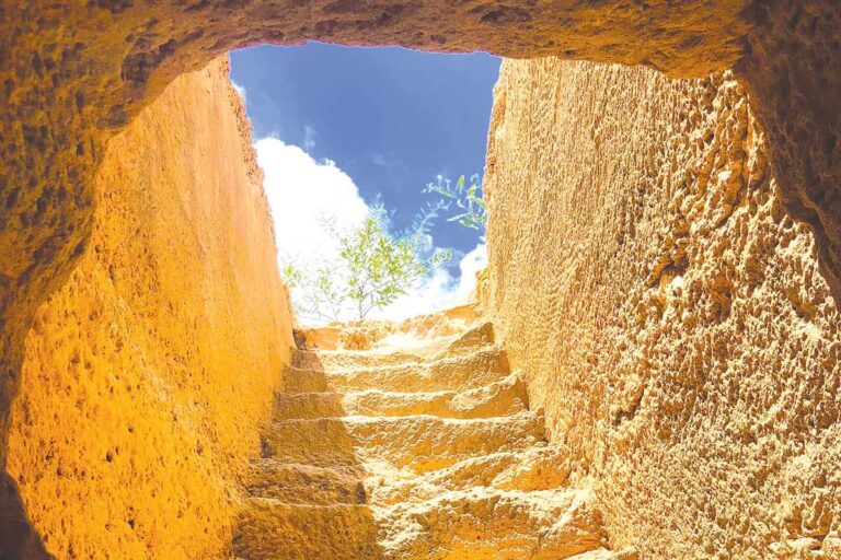 Exit of a tomb with a view of the sky.