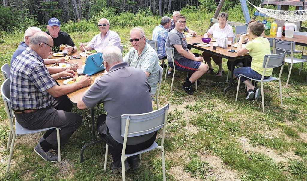 people eating BBQ food, Burin