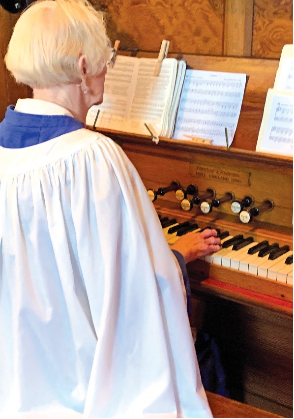 Organist Margaret Oake